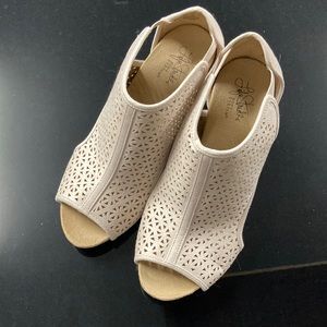 Life stride beige wedge shoe